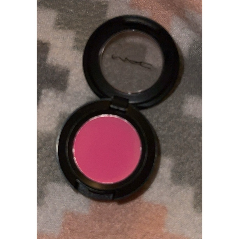 MAC blush